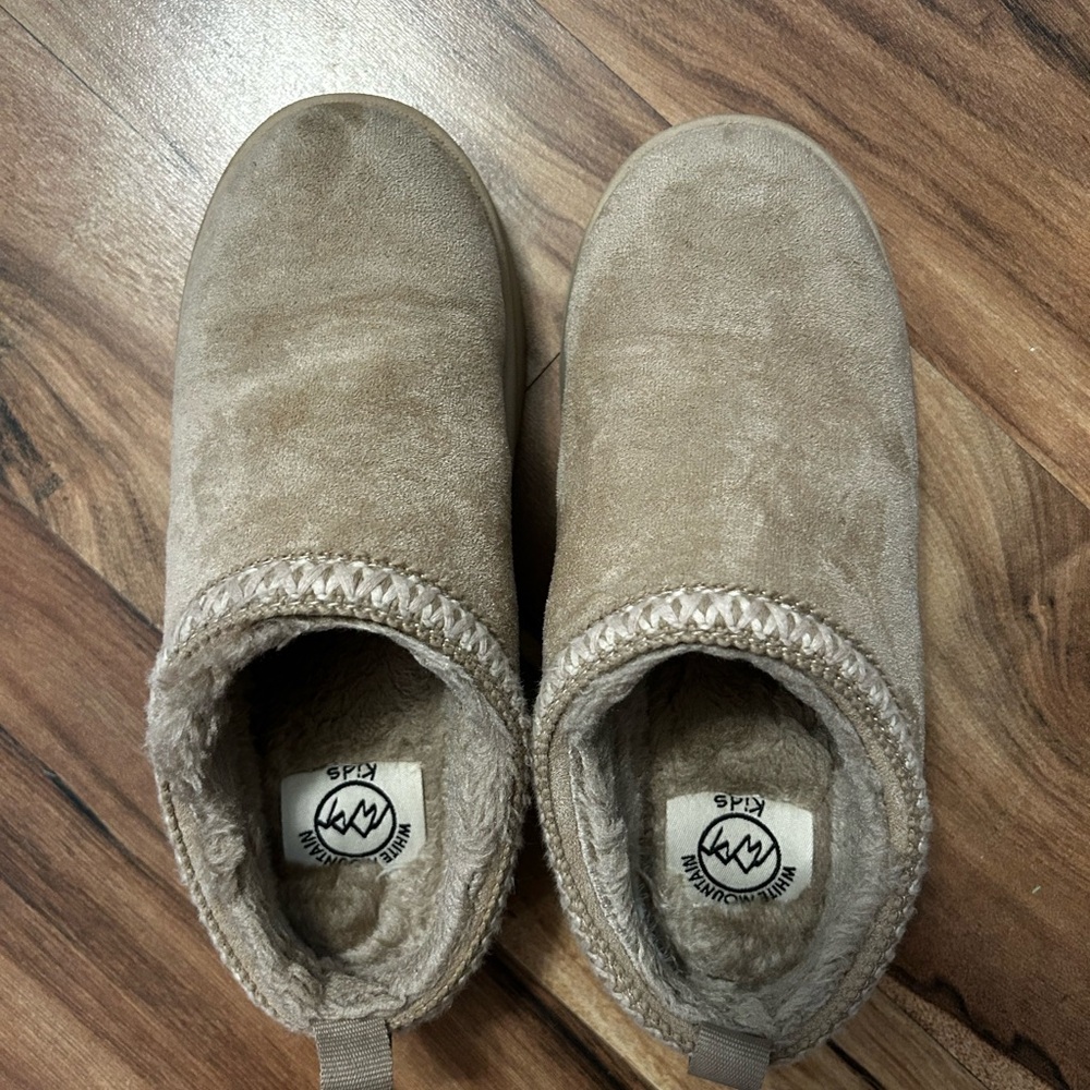 White Mountain Kids Tan Slippers